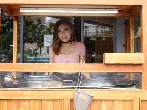 Penjual Makanan Cantik dan Seksi Ini Hebohkan Foodies Sepanjang 2019 Penjual Makanan Cantik dan Seksi Ini Hebohkan Foodies Sepanjang 2019