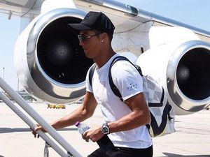 Cristiano Ronaldo Pakai Jam Rp 21 M, Gayanya Disebut Norak