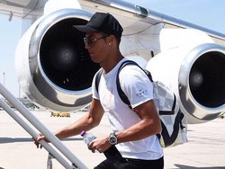 Cristiano Ronaldo Pakai Jam Rp 21 M, Gayanya Disebut Norak