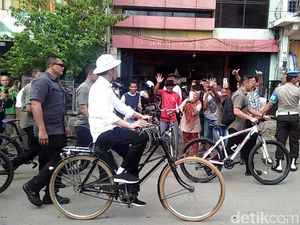 Pagi-pagi Jokowi ke Pasar Johar Lalu Ngonthel ke Kota Lama Semarang Pagi-pagi Jokowi ke Pasar Johar Lalu Ngonthel ke Kota Lama Semarang