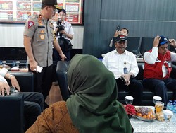 Tinjau Pospol Gadog, Menhub Cek Kesiapan Jalur Puncak Jelang Tahun Baru