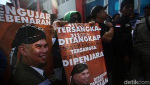 Penampakan Pendukung Sambut Ahmad Dhani Bebas di Rutan Cipinang