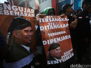 Penampakan Pendukung Sambut Ahmad Dhani Bebas di Rutan Cipinang