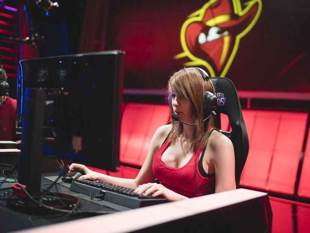Perempuan Cantik Gamer Pro Pertama Dunia Meninggal Perempuan Cantik Gamer Pro Pertama Dunia Meninggal