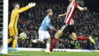 City mulai bangkit di babak kedua, tapi butuh gol kontroversial untuk memecah kebuntuan. Kevin De Bruyne mendapatkan bola liar hasil umpan pemain Sheffield yang membentur wasit, lalu mengoper ke Sergio Aguero.