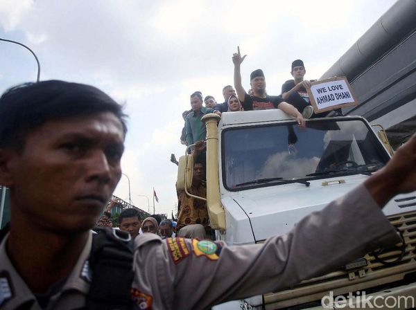 Potret Unimog yang Antar Ahmad Dhani Pulang ke Rumah