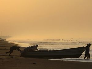 Terdampar di Laut, 5 Nelayan Ini Bertahan Hidup Makan Ikan hingga Darah Burung Terdampar di Laut, 5 Nelayan Ini Bertahan Hidup Makan Ikan hingga Darah Burung