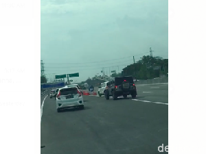 Rambu Kurang, Banyak Pemobil Hampir Salah Masuk Tol Japek