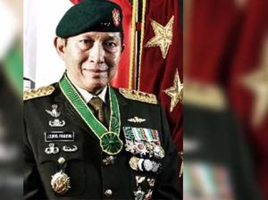 Suryo Prabowo Kritik Sikap Sok Jago Effendi Simbolon ke Panglima TNI Suryo Prabowo Kritik Sikap Sok Jago Effendi Simbolon ke Panglima TNI
