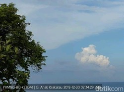 Gunung Anak Krakatau Kembali Erupsi, Semburan Abu Capai 2.000 Meter