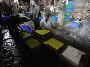 Banjir Pesanan, Produksi Tahu Naik Jelang Tahun Baru Banjir Pesanan, Produksi Tahu Naik Jelang Tahun Baru