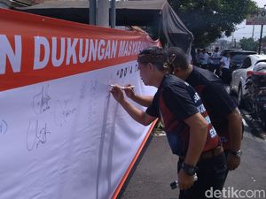 Pendukung Anak Bupati Majalengka Penuhi Pengadilan Jelang Sidang Vonis