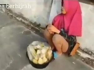 Tertidur Saat Jualan Jagung Rebus, Semangat Bocah Ini Bikin Haru