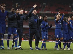 Hingga peluit panjang berbunyi, skor tak berubah lagi. Arsenal 1-2 Chelsea.