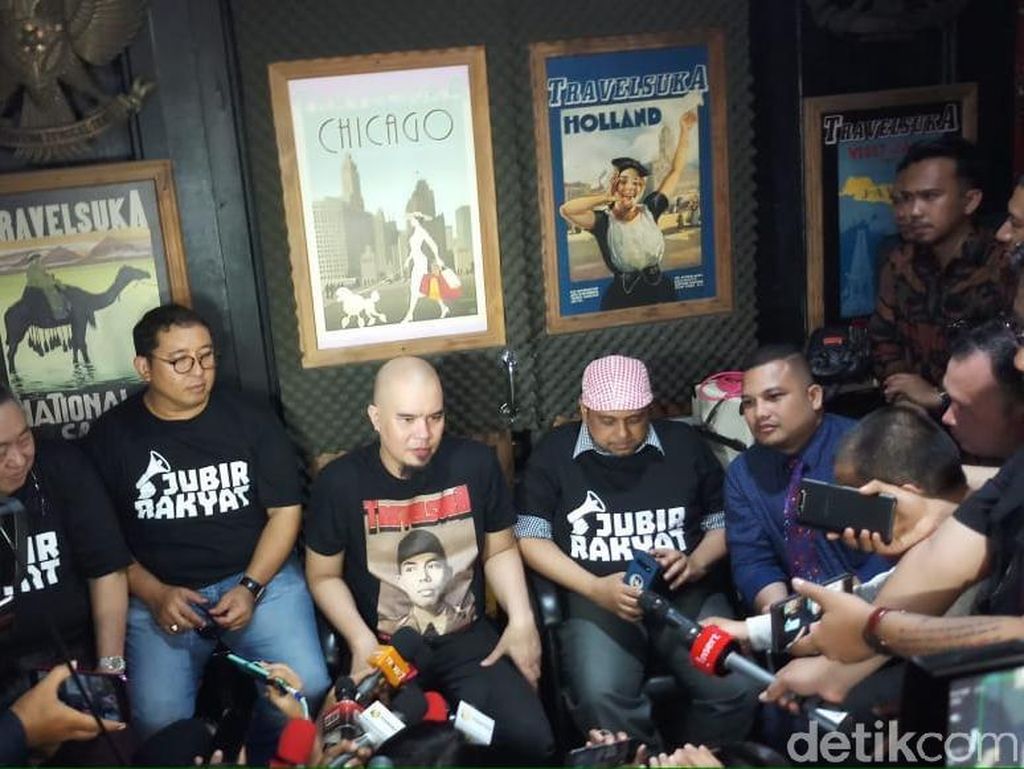 Ahmad Dhani Tulis Buku Sejarah Nasional 2012-2019: Publishernya Fadli Zon Ahmad Dhani Tulis Buku Sejarah Nasional 2012-2019: Publishernya Fadli Zon