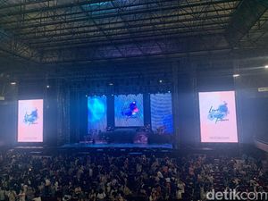 Penampilan Tak Terlupakan IU di Konser Love Poem Jakarta