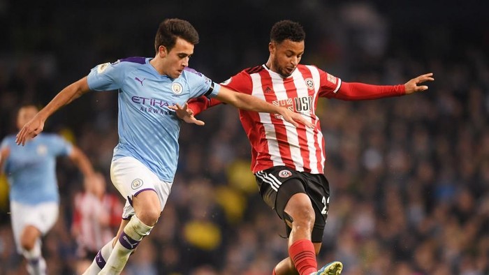 MANCHESTER, ENGLAND - DECEMBER 29: Eric Garcia of Manchester City battles for possession with Lys Mousset of Sheffield United  during the Premier League match between Manchester City and Sheffield United at Etihad Stadium on December 29, 2019 in Manchester, United Kingdom. (Photo by Michael Regan/Getty Images)