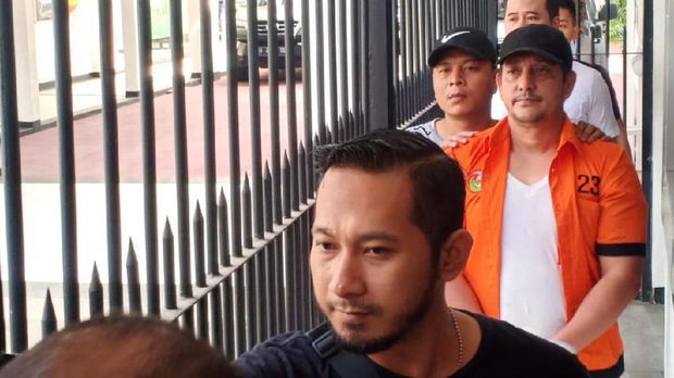 Penampakan Medina Zein-Ibra Azhari Digiring ke Puslabfor untuk Tes Rambut