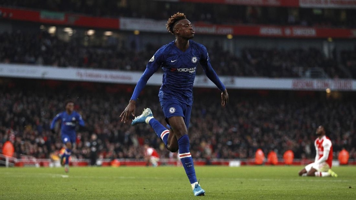 Striker Chelsea, Tammy Abraham, merayakan golnya ke gawang Arsenal. (Foto: Ian Walton/AP Photo)