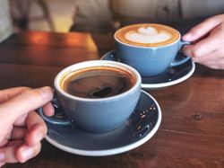 Ini Sebabnya Mengapa Ngopi Sambil Merokok Sangat Tak Dianjurkan