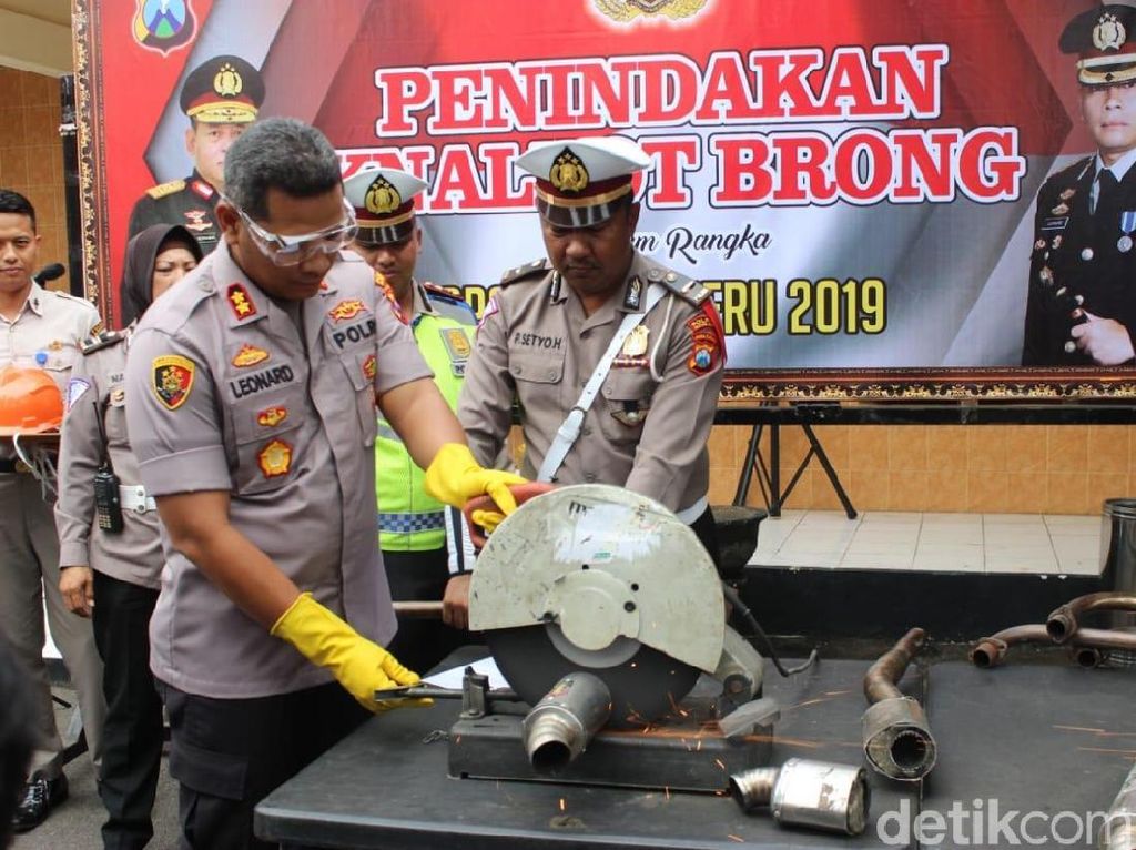 Setelah Motor Diamankan, 34 Knalpot Brongnya Dipotong Setelah Motor Diamankan, 34 Knalpot Brongnya Dipotong