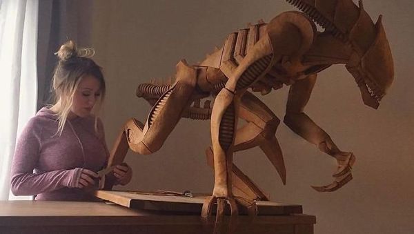 Keren! Seniman Ini Buat Alien hingga Groot Pakai Ratusan Kue Gingerbread