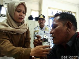 Sopir Bus Angkutan Libur Akhir Tahun Cek Kesehatan