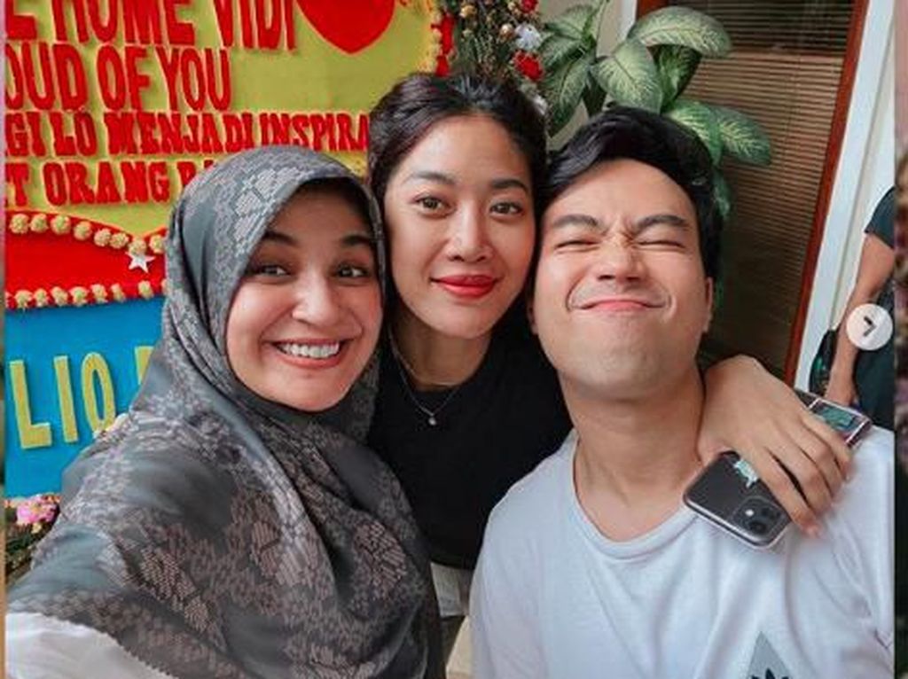 Teruntuk Sahabat yang Sudah Hadir... Vidi Aldiano Ucapkan Terima Kasih Teruntuk Sahabat yang Sudah Hadir... Vidi Aldiano Ucapkan Terima Kasih