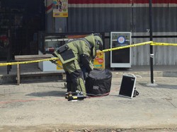 Pria Taruh Benda Berisi Pakaian-Parang di Depan Polres Tebing Tinggi Diamankan