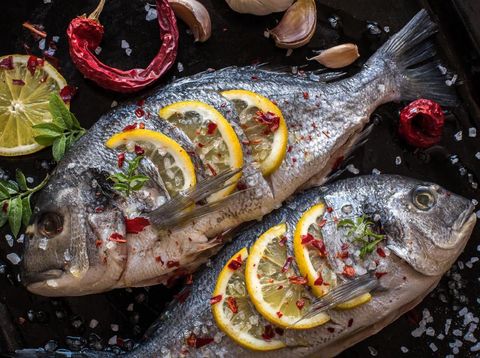 5 Tips Membakar Ikan Supaya Tidak Menempel di Panggangan