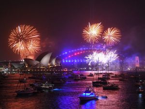 Foto Meriahnya Pesta Kembang Api Tahun Baru di Negeri Kanguru