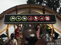 Warga Puji JPO Pasar Minggu: Keren, Desainnya Bagus Banget!