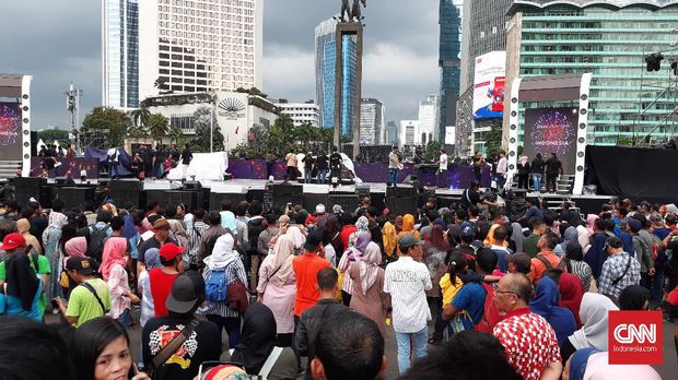 Hujan Deras Guyur Panggung Hiburan Malam Tahun Baru Jakarta