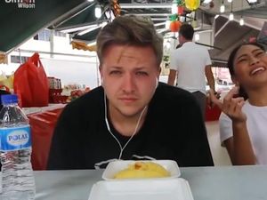 Duh! YouTuber Inggris Ini Nangis Saat Cicip Durian