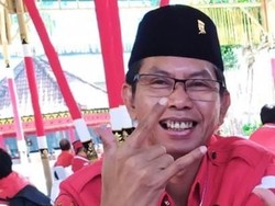Di Malam Tahun Baru, Ketua PDIP Surabaya Soroti Nasib Pedagang Terompet