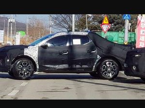 Dibungkus Kain Hitam, Ini Penampakan Calon Mobil Pikap Hyundai Dibungkus Kain Hitam, Ini Penampakan Calon Mobil Pikap Hyundai