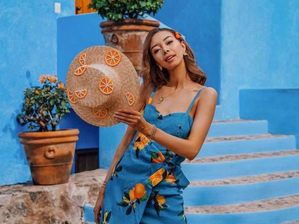 Si Cantik Ini Kerjaannya Keliling Dunia Gratis, Dapat Duit Pula! Si Cantik Ini Kerjaannya Keliling Dunia Gratis, Dapat Duit Pula!