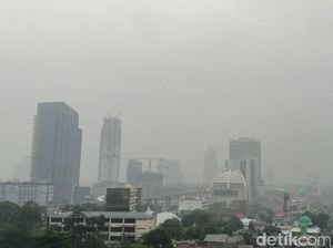 Jelang Malam Tahun Baru 2020, Jakarta Mulai Diguyur Hujan