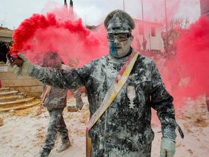 Tradisi Perang Tepung untuk Ambil Alih Kota
