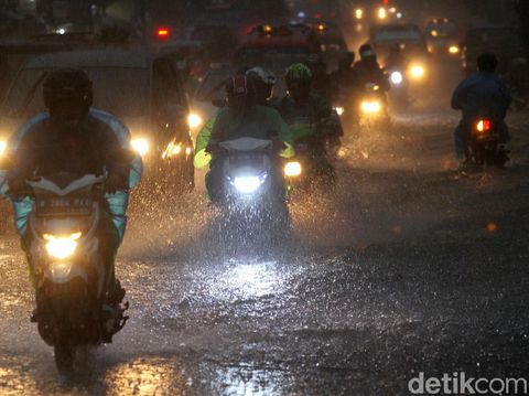Cuaca Ekstrem, BNPB Imbau Amankan Dokumen dan Siapkan Tas Siaga Bencana