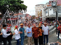 Resmikan Air Mancur di Pangandaran, Ridwan Kamil Soroti Tempat Duduk