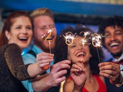 Tradisi Tahun Baru: Tiup Tahuri sampai Celana Dalam Warna-warni