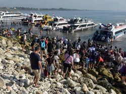 Libur Tahun Baru, Wisatawan Padati Nusa Penida Bali