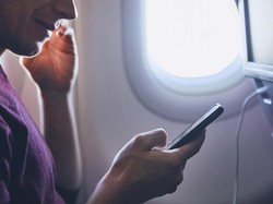 Penumpang Boleh Apdet di Pesawat, Eh Pramugari Malah Gelisah