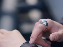 Xiaomi Rilis Jam Tangan Pintar Layar Bulat