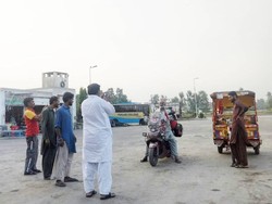 Touring Menuju Mekkah, Yamaha Nmax Curi Perhatian Warga Pakistan