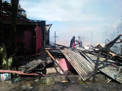 3 Kios Pedagang di Pelabuhan Simanindo Terbakar