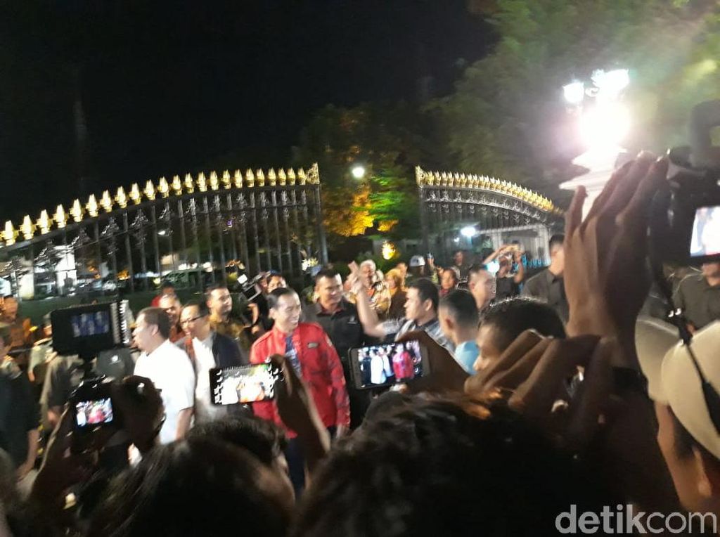 Malam Tahun Baru, Jokowi Jalan-jalan di Titik Nol Kilometer Yogya