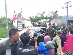 Mampir Maksi di RM Mbah Geol Bantul, Jokowi Santap Ingkung Jawa