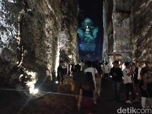 Gelar Pesta 20 Ribu Kembang Api, GWK Bali Dipadati Pengunjung